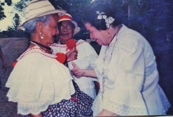 Abelina Rivera y Ruth Batista Abelina Rivera y Ruth Batista