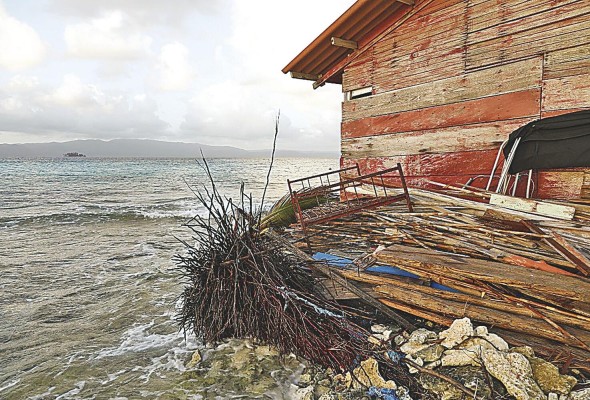 La basura, además de afear las ciudades, provocan inundaciones y catástrofes La basura, además de afear las ciudades, provocan inundaciones y catástrofes