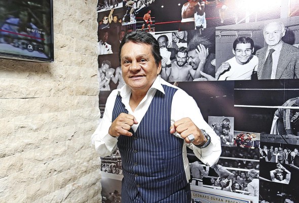 El primero en aparecer en la lista es Roberto Durán, quien el 1 de octubre de 1976 defendió con éxito su cetro ligero, al vencer en siete asaltos al japonés Hiroshi Kobayashi. El primero en aparecer en la lista es Roberto Durán, quien el 1 de octubre de 1976 defendió con éxito su cetro ligero, al vencer en siete asaltos al japonés Hiroshi Kobayashi.