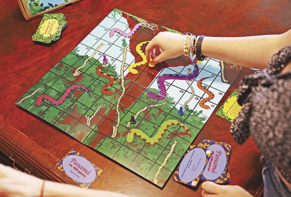 Los conocimientos de nuestro país se pueden afianzar mediante el juego. Los conocimientos de nuestro país se pueden afianzar mediante el juego.
