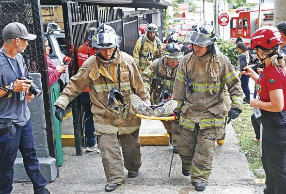 El Cuerpo de Bomberos testeó sus habilidades en simulacro de incendio estructural. El Cuerpo de Bomberos testeó sus habilidades en simulacro de incendio estructural.