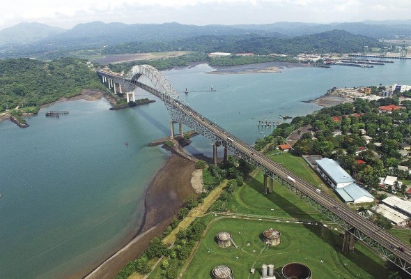 La discusión sobre el destino de las tierras revertidas a Panamá es un tema que despierta un álgido debate sobre la incorporación de estos activos a la economía de Panamá. La discusión sobre el destino de las tierras revertidas a Panamá es un tema que despierta un álgido debate sobre la incorporación de estos activos a la economía de Panamá.