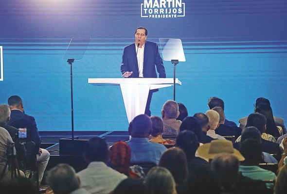 Torrijos advirtió que hay personas dentro y fuera del PRD caracterizados por su prepotencia. Torrijos advirtió que hay personas dentro y fuera del PRD caracterizados por su prepotencia.