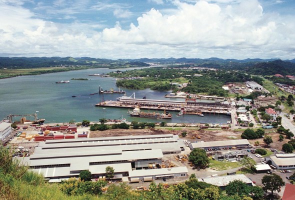 Una mirada histórica a la industria portuaria panameña Una mirada histórica a la industria portuaria panameña