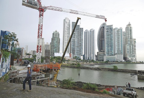 En los distritos de Panamá y San Miguelito hubo 2.493 obras nuevas, con un total de área construida de 360.938 m2. En los distritos de Panamá y San Miguelito hubo 2.493 obras nuevas, con un total de área construida de 360.938 m2.