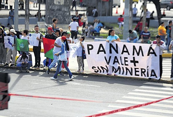 Durante el proceso de instalación del nuevo periodo legislativo, se realizaron diversas protestas en las inmediaciones de la Asamblea Nacional. Durante el proceso de instalación del nuevo periodo legislativo, se realizaron diversas protestas en las inmediaciones de la Asamblea Nacional.