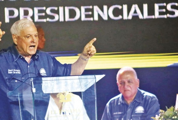 Martinelli ya anunció que tiene a su compañero (a) de fórmula para las elecciones del 5 de mayo de 2024 e incluso dijo que tiene un plan b por si lo inhabilitan. Martinelli ya anunció que tiene a su compañero (a) de fórmula para las elecciones del 5 de mayo de 2024 e incluso dijo que tiene un plan b por si lo inhabilitan.
