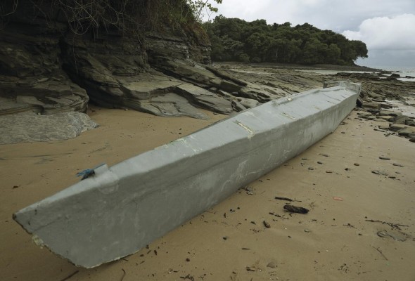 El LPV apareció sin droga, máquinas o equipo de navegación, se encuentra encallado en la playa El Encanto. El LPV apareció sin droga, máquinas o equipo de navegación, se encuentra encallado en la playa El Encanto.