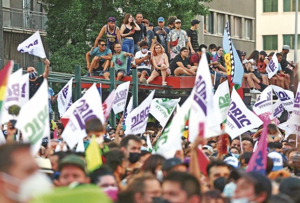 El triunfo del bloque de izquierda de Gabriel Boric, en Chile, es uno de los principales giros políticos en la región. El triunfo del bloque de izquierda de Gabriel Boric, en Chile, es uno de los principales giros políticos en la región.