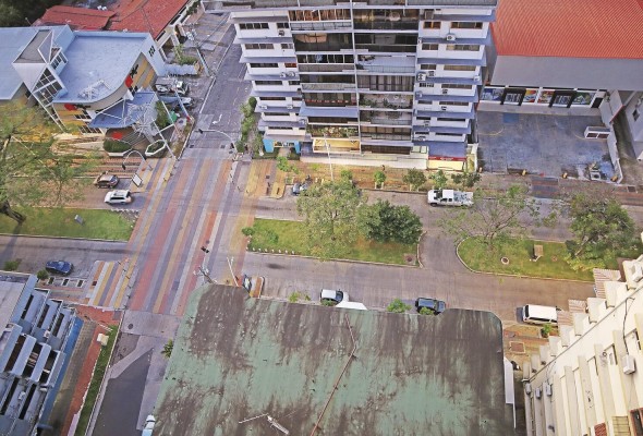 Ante los retos que impondrá el cambio climático a las ciudades, los espacios públicos deben integrarse al tejido urbano como herramientas en la estrategia de adaptación ante condiciones extremas (temperatura y precipitaciones). Ante los retos que impondrá el cambio climático a las ciudades, los espacios públicos deben integrarse al tejido urbano como herramientas en la estrategia de adaptación ante condiciones extremas (temperatura y precipitaciones).