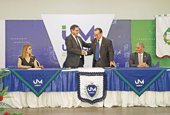 La Universidad de Panamá entregó los certificados de Panindex. La Universidad de Panamá entregó los certificados de Panindex.