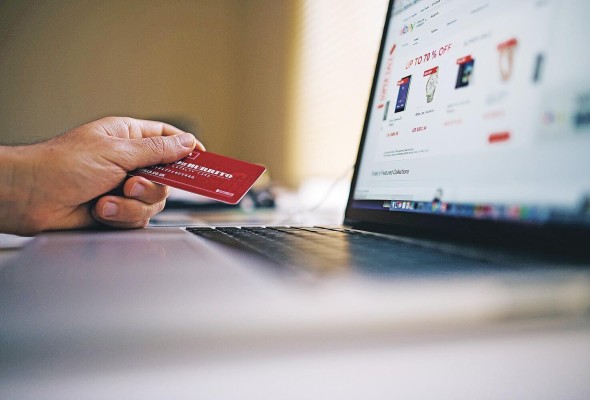 Plegarse a las plataformas digitales es necesario para tener presencia en el mercado. Plegarse a las plataformas digitales es necesario para tener presencia en el mercado.
