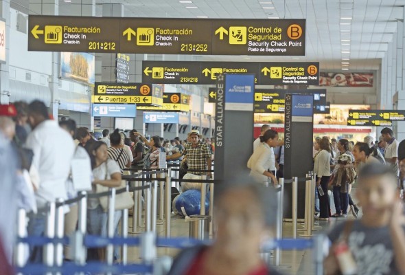 En noviembre, más de 1.0 millón de personas utilizaron el principal puerto de entrada y salida del país. En noviembre, más de 1.0 millón de personas utilizaron el principal puerto de entrada y salida del país.