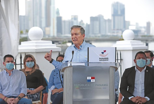 El presidente Laurentino Cortizo y su gabinete, mientras anunciaba el inicio del 'vale digital'. El presidente Laurentino Cortizo y su gabinete, mientras anunciaba el inicio del 'vale digital'.
