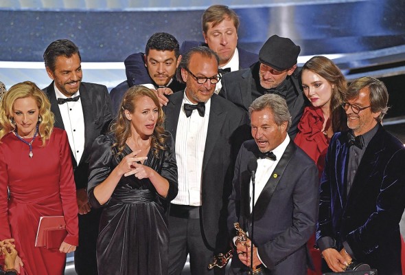 La cinta de Amazon Prime 'CODA' fue la ganadora de Mejor película, basada en la historia de un hijo oyente en medio de su familia con discapacidad auditiva. La cinta de Amazon Prime 'CODA' fue la ganadora de Mejor película, basada en la historia de un hijo oyente en medio de su familia con discapacidad auditiva.