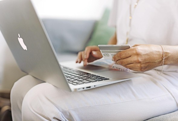 En Latinoamérica, los consumidores han preferido mantenerse en casa durante las compras, sin embargo, otros se han aventurado a ir a las tiendas físicas. En Latinoamérica, los consumidores han preferido mantenerse en casa durante las compras, sin embargo, otros se han aventurado a ir a las tiendas físicas.