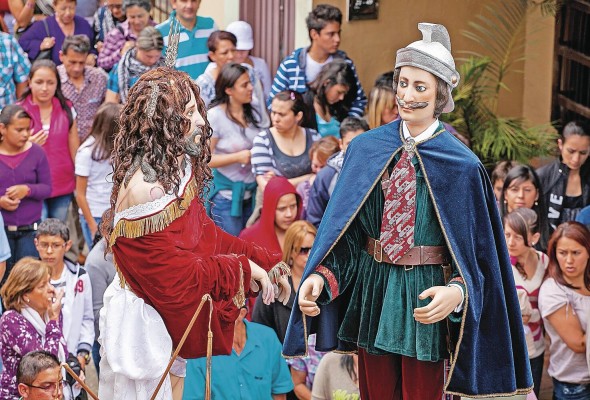 En Colombia, la Semana Santa se celebra de forma diferente en las distintas partes del territorio nacional. En Colombia, la Semana Santa se celebra de forma diferente en las distintas partes del territorio nacional.