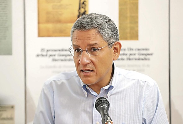 Eduardo Quirós, precandidato presidencial por la libre postulación Eduardo Quirós, precandidato presidencial por la libre postulación