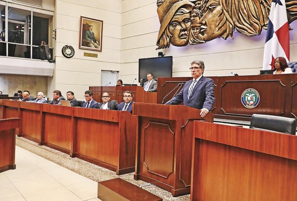 La Asamblea Nacional cumple un rol fiscalizador. La Asamblea Nacional cumple un rol fiscalizador.