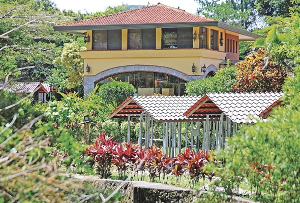 Imágenes de la construcción del hotel en Capirita, El Valle. Imágenes de la construcción del hotel en Capirita, El Valle.