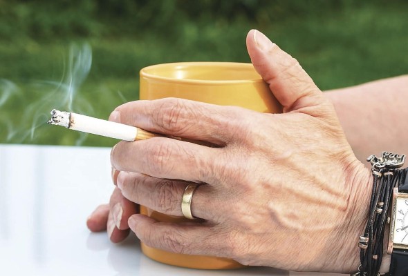 El humor del cigarrillo es pejudicial para el asmático. El humor del cigarrillo es pejudicial para el asmático.