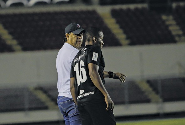Su capacidad y habilidad para transmitir el mensaje a los jugadores, como el tener un proceso con más tiempo, podrían marcar una diferencia ante un Plaza Amador conducido por el avezado técnico Jorge Dely Valdés. Su capacidad y habilidad para transmitir el mensaje a los jugadores, como el tener un proceso con más tiempo, podrían marcar una diferencia ante un Plaza Amador conducido por el avezado técnico Jorge Dely Valdés.