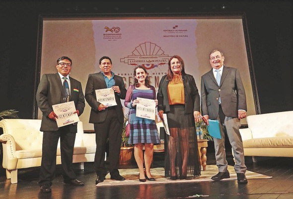 Los exponentes de la gala: Bernal Castillo, Carlos Gómez, Marixa Lasso, Nubia Aparicio y Omar Jaén Suárez. Los exponentes de la gala: Bernal Castillo, Carlos Gómez, Marixa Lasso, Nubia Aparicio y Omar Jaén Suárez.