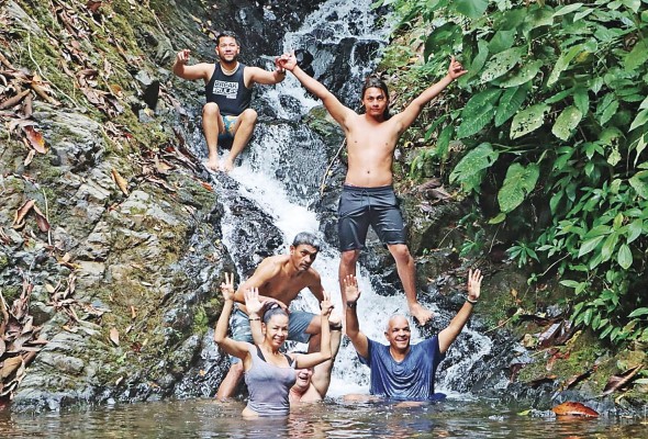 Poder disfrutar de la naturaleza en manantiales naturales es lo que se busca lograr con el turismo sostenible. Poder disfrutar de la naturaleza en manantiales naturales es lo que se busca lograr con el turismo sostenible.