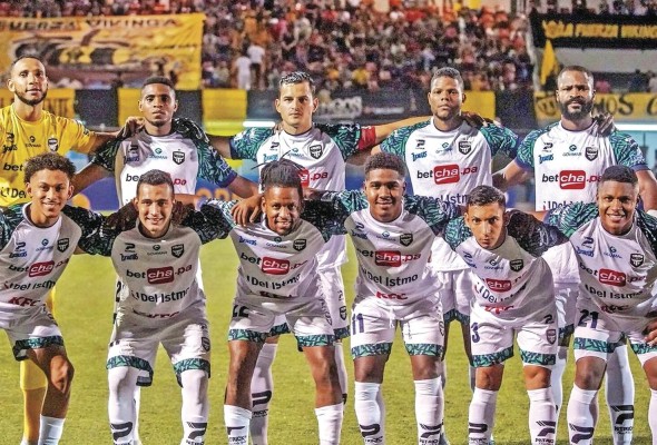 Vargas es uno de los capitanes del Tauro FC. Vargas es uno de los capitanes del Tauro FC.