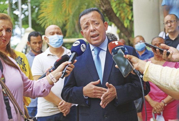 Ayer los farmaceutas demandaron las normas que conceden 30% de descuento en los medicamentos. Ayer los farmaceutas demandaron las normas que conceden 30% de descuento en los medicamentos.