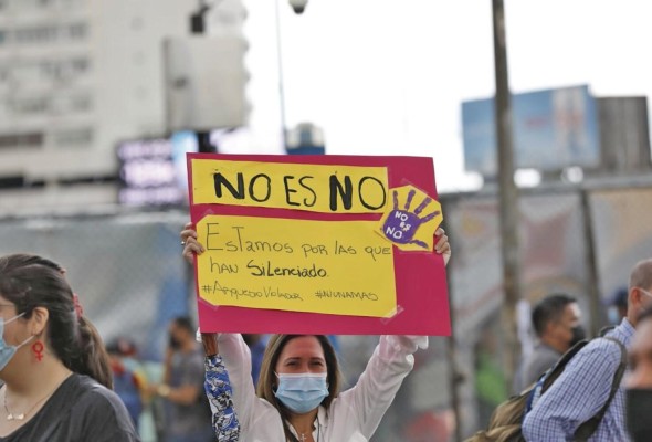 El fallo del máximo tribunal de justicia panameño ha generado protestas frente a la Asamblea Nacional. El fallo del máximo tribunal de justicia panameño ha generado protestas frente a la Asamblea Nacional.