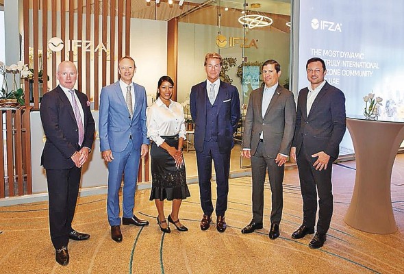Miembros de la Asociación Internacional de Zonas Francas (IFZA, por sus siglas en inglés), con sede en Dubái, Emiratos Árabes, se reunieron con autoridades del Ministerio de Comercio e Industrias (Mici) de Panamá durante el Congreso Mundial de Zonas Francas. Miembros de la Asociación Internacional de Zonas Francas (IFZA, por sus siglas en inglés), con sede en Dubái, Emiratos Árabes, se reunieron con autoridades del Ministerio de Comercio e Industrias (Mici) de Panamá durante el Congreso Mundial de Zonas Francas.