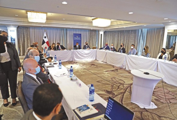 El equipo negociador de l Gobierno y de la empresa Minera Panamá. El equipo negociador de l Gobierno y de la empresa Minera Panamá.