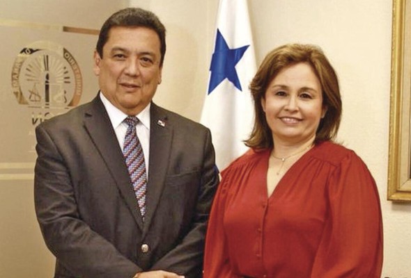 El designado procurador Eduardo Ulloa y la procuradora K. Porcell. El designado procurador Eduardo Ulloa y la procuradora K. Porcell.