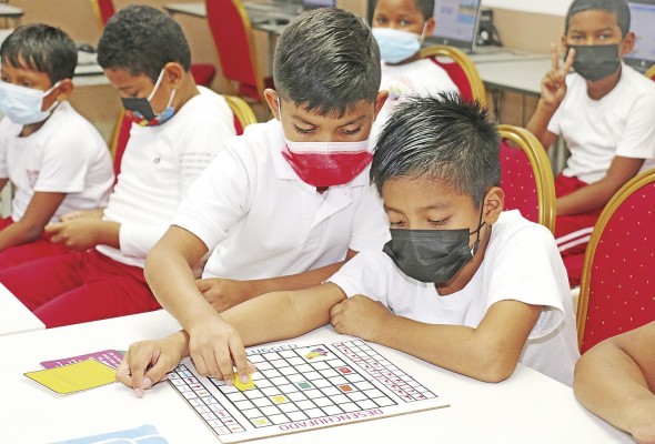El proyecto Fases fue probado en un aula del centro educativo San José de Bernardino de Arraiján. El proyecto Fases fue probado en un aula del centro educativo San José de Bernardino de Arraiján.