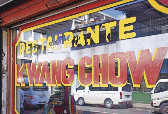 El restaurante Kwang Chow (o Guangzhou, la ciudad de origen de muchos chinos en Panamá), establecido en 1972, fue en su época de gloria un salón de banquetes, lo que todavía se evidencia en su decoración y su amplio segundo piso. El restaurante Kwang Chow (o Guangzhou, la ciudad de origen de muchos chinos en Panamá), establecido en 1972, fue en su época de gloria un salón de banquetes, lo que todavía se evidencia en su decoración y su amplio segundo piso.