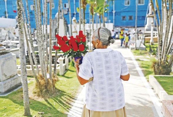 Panameños recuerdan a sus difuntos en el Día de los Muertos. Panameños recuerdan a sus difuntos en el Día de los Muertos.