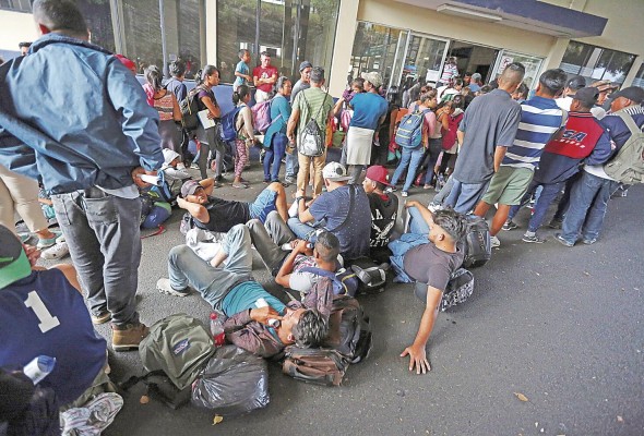 Migrantes en el punto fronterizo de Agua Caliente e ingresaron a Guatemala. Migrantes en el punto fronterizo de Agua Caliente e ingresaron a Guatemala.