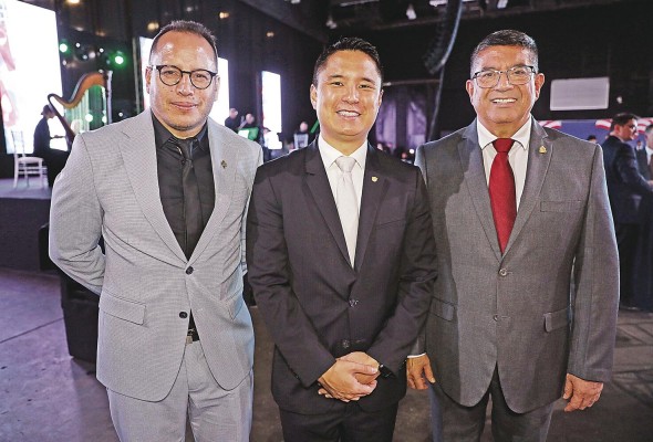 Carlos Suárez, Michael Chen, Candelario Reyes Carlos Suárez, Michael Chen, Candelario Reyes