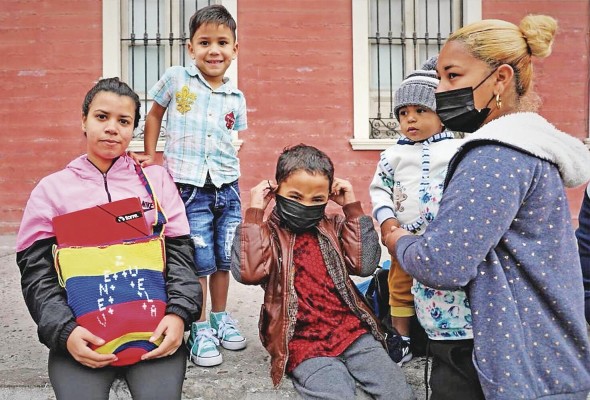 Una mala representación de los migrantes en medios puede crear estereotipos y miedo a este grupo de personas. Una mala representación de los migrantes en medios puede crear estereotipos y miedo a este grupo de personas.