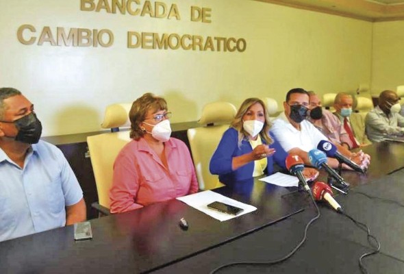 Los llamados diputados “rebeldes” tendrán 48 horas hábiles para apelar la decisión del Tribunal de Honor y Disciplina. Los llamados diputados “rebeldes” tendrán 48 horas hábiles para apelar la decisión del Tribunal de Honor y Disciplina.