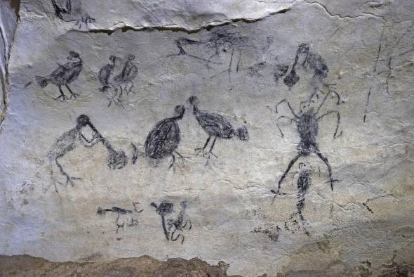 Fotografía que muestra el arte rupestre en el interior de las Cuevas de Pomier en San Cristóbal (República Dominicana). Fotografía que muestra el arte rupestre en el interior de las Cuevas de Pomier en San Cristóbal (República Dominicana).