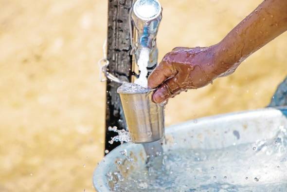 Existen aún cerca de 18 millones de personas que viven en áreas rurales de América Latina y el Caribe (ALC) que no tienen servicio de agua mejorada y cerca de 41 millones no cuentan con saneamiento mejorado. Existen aún cerca de 18 millones de personas que viven en áreas rurales de América Latina y el Caribe (ALC) que no tienen servicio de agua mejorada y cerca de 41 millones no cuentan con saneamiento mejorado.