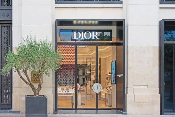 La exhibición arranca con los orígenes de la familia de Dior (1905-1957). La exhibición arranca con los orígenes de la familia de Dior (1905-1957).