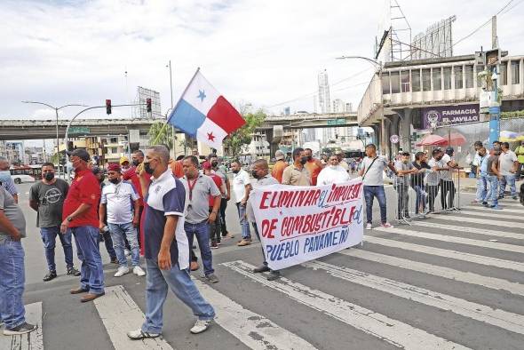 Transportistas protestan frente a la Asamblea Nacional. Transportistas protestan frente a la Asamblea Nacional.