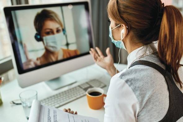No solo los espacios de trabajo se verán diferentes, sino que además muchas empresas tendrán que implementar tecnologías para detectar a personas enfermas. No solo los espacios de trabajo se verán diferentes, sino que además muchas empresas tendrán que implementar tecnologías para detectar a personas enfermas.
