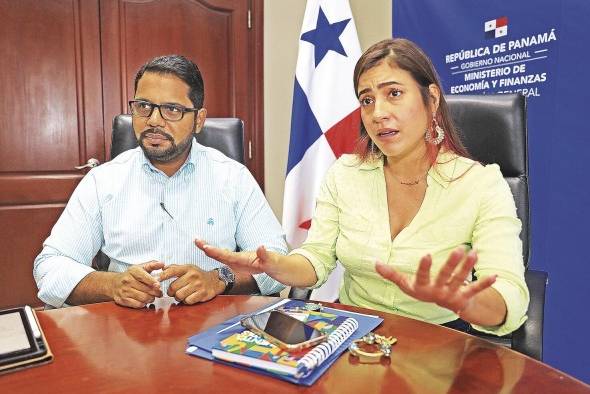 Gerardo Herrera, jurídico Tributario; Maruquel Donado, jefa de la sección de Evasión y Defraudación Fiscal. Gerardo Herrera, jurídico Tributario; Maruquel Donado, jefa de la sección de Evasión y Defraudación Fiscal.