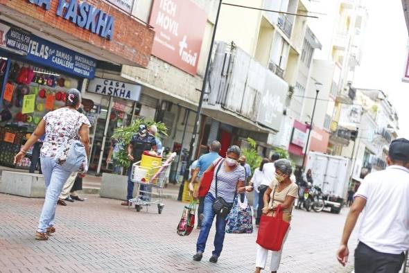 Más del 80% de los trabajadores que perdieron sus empleos en 2020 tienen 11 o menos años de escolaridad. Más del 80% de los trabajadores que perdieron sus empleos en 2020 tienen 11 o menos años de escolaridad.