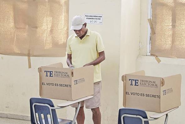 Los partidos políticos definen a sus candidatos en julio. Los partidos políticos definen a sus candidatos en julio.