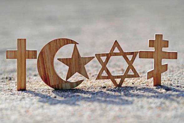Las religiones varían considerablemente según la región del mundo de la que se trate. Las religiones varían considerablemente según la región del mundo de la que se trate.